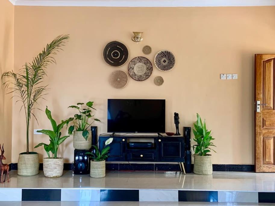 Bungalow X Garten & Terrasse X Wlan X Europaeisch Moshi Kültér fotó
